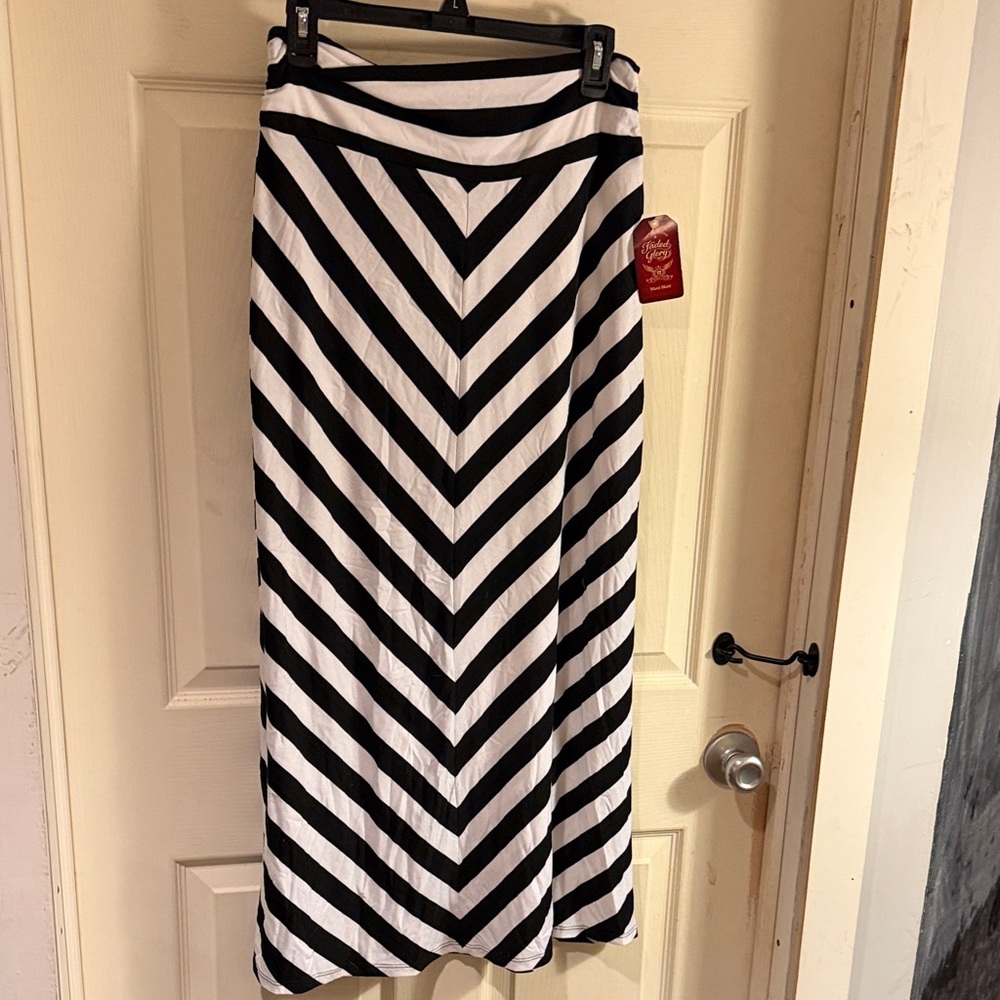 Faded Glory Chevron Black and White Maxi Skirt